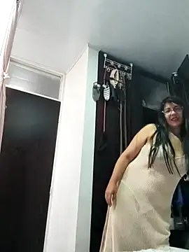 Snapshot of aisha_latina chatting on 05-14-26, 02:46 aisha latina online show from 05-14-26, 02:46