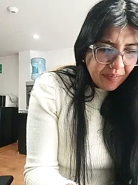 Snapshot of aisha_latina chatting on 05-27-26, 03:31 aisha latina online show from 05-27-26, 03:31