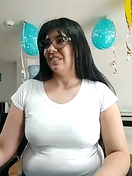 Snapshot of aisha_latina chatting on 06-02-26, 02:41 aisha latina online show from 06-02-26, 02:41