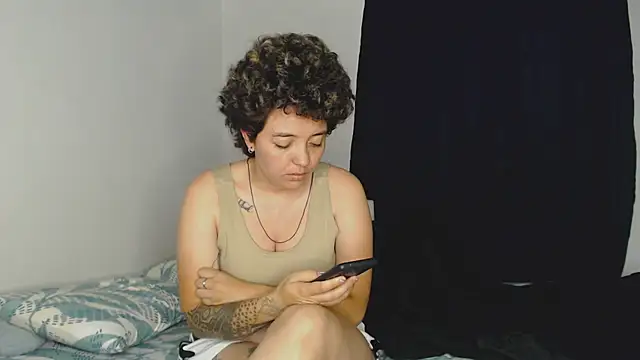 Snapshot of kathy_luisa chatting on 07-25-26, 12:58 kathy luisa online show from 07-25-26, 12:58