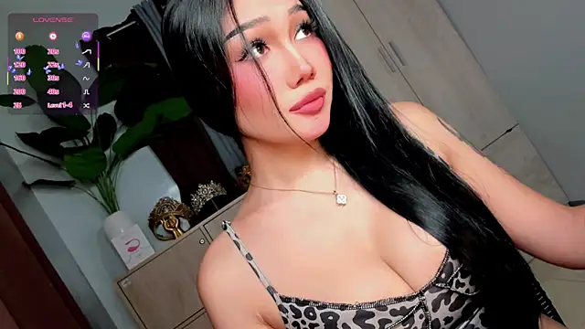 Snapshot of Icon1c_LiLy chatting on 05-17-26, 05:31 Icon1c LiLy online show from 05-17-26, 05:31