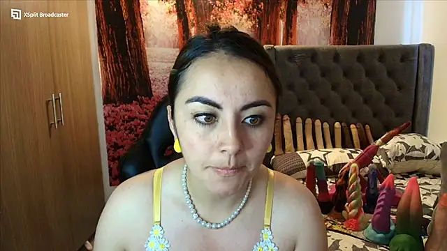 Snapshot of sofia23dirty chatting on 10-10-25, 03:44 sofia23dirty online show from 10-10-25, 03:44