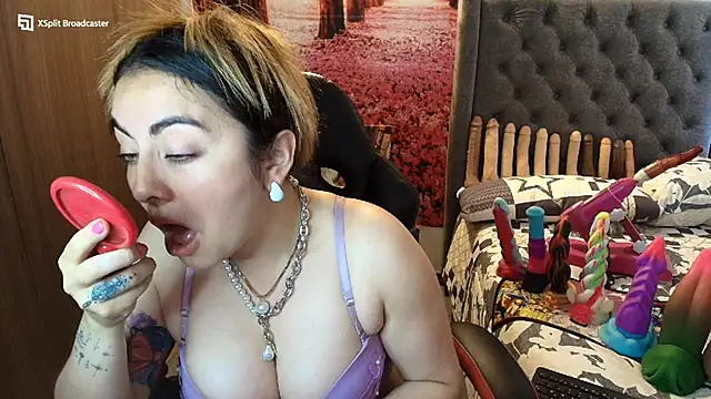 Snapshot of sofia23dirty chatting on 10-13-25, 08:31 sofia23dirty online show from 10-13-25, 08:31