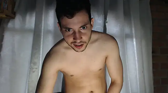 Snapshot of Armando_2002 chatting on 01-24-25, 04:39 Armando 2002 online show from 01-24-25, 04:39