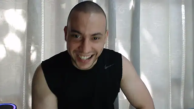 Snapshot of Armando_2002 chatting on 11-07-25, 06:19 Armando 2002 online show from 11-07-25, 06:19