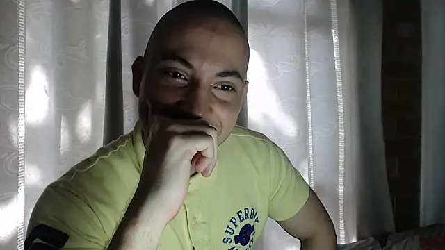 Snapshot of Armando_2002 chatting on 11-13-25, 06:29 Armando 2002 online show from 11-13-25, 06:29