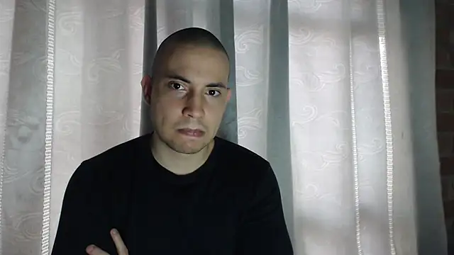 Snapshot of Armando_2002 chatting on 11-14-25, 04:17 Armando 2002 online show from 11-14-25, 04:17