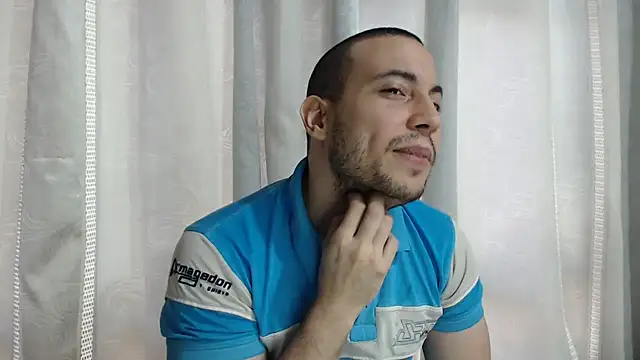 Snapshot of Armando_2002 chatting on 11-25-25, 04:18 Armando 2002 online show from 11-25-25, 04:18