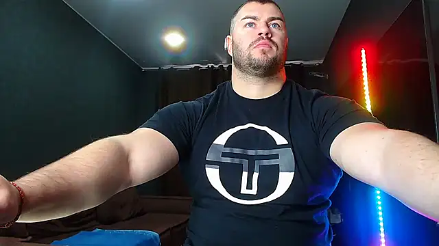 Snapshot of muscularjohnforuX chatting on 02-17-25, 08:30 muscularjohnforuX online show from 02-17-25, 08:30