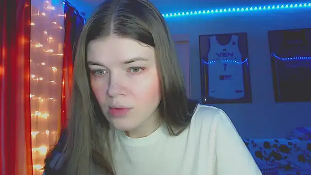 Snapshot of Klementa chatting on 10-19-25, 05:13 Klementa online show from 10-19-25, 05:13