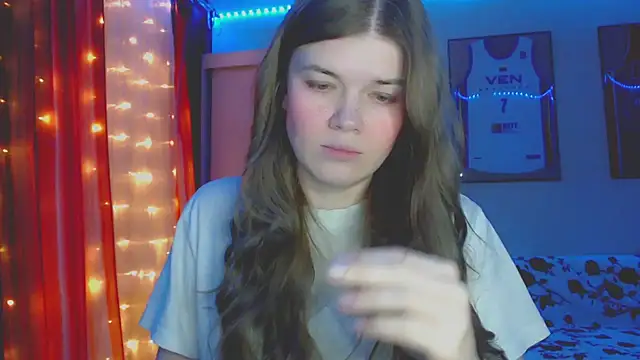 Snapshot of Klementa chatting on 10-22-25, 07:24 Klementa online show from 10-22-25, 07:24