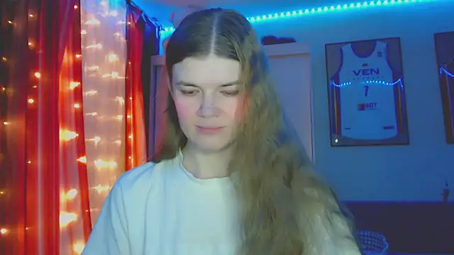 Snapshot of Klementa chatting on 11-26-25, 06:31 Klementa online show from 11-26-25, 06:31