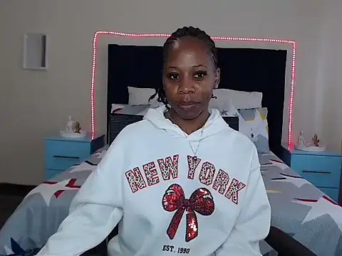 QUEENMANDYY online show from 04-14-26, 06:30