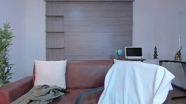 miataylorr1 online show from 12-21-24, 11:44