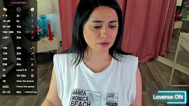 Snapshot of EmaBrownie chatting on 01-06-26, 05:49 EmaBrownie online show from 01-06-26, 05:49