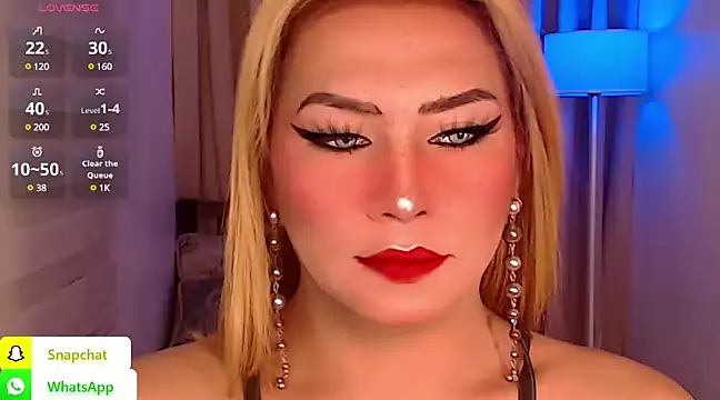 Snapshot of QUEEN_GIAMOORE69 chatting on 12-13-24, 10:23 QUEEN GIAMOORE69 online show from 12-13-24, 10:23