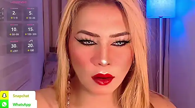 Snapshot of QUEEN_GIAMOORE69 chatting on 01-03-25, 06:14 QUEEN GIAMOORE69 online show from 01-03-25, 06:14