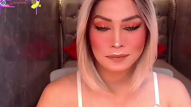 Snapshot of QUEEN_GIAMOORE69 chatting on 09-22-25, 06:32 QUEEN GIAMOORE69 online show from 09-22-25, 06:32