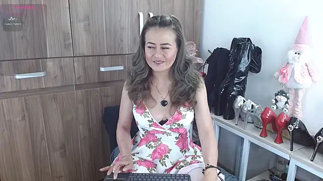 magenta maturr online show from 12-19-25, 08:05