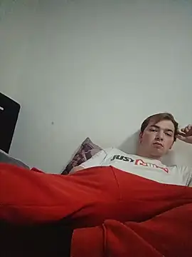 Snapshot of BigJuicy18cm chatting on 12-15-25, 10:47 BigJuicy18cm online show from 12-15-25, 10:47