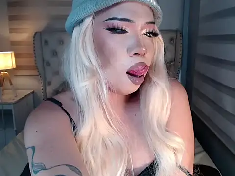 Snapshot of RebecaNextToYou chatting on 05-19-26, 05:19 RebecaNextToYou online show from 05-19-26, 05:19