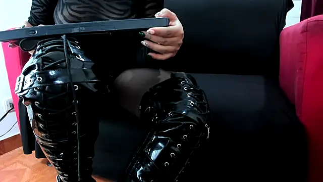 Snapshot of MissVioleta1 chatting on 02-19-25, 06:44 MissVioleta1 online show from 02-19-25, 06:44