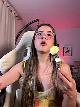 Snapshot of Stormiie777 chatting on 03-03-26, 02:07 Stormiie777 online show from 03-03-26, 02:07