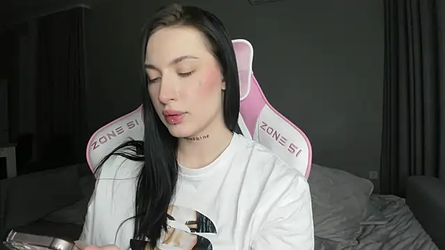 JenniferQueen11 online show from 03-16-25, 01:27