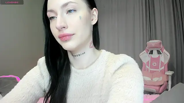 JenniferQueen11 online show from 10-05-25, 09:18