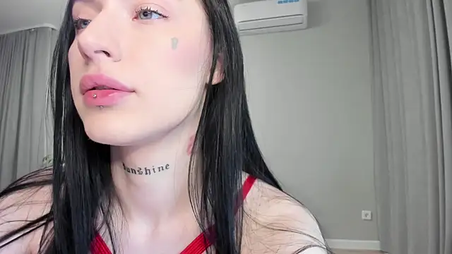 JenniferQueen11 online show from 10-30-25, 01:01