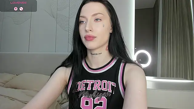 JenniferQueen11 online show from 06-05-26, 08:58
