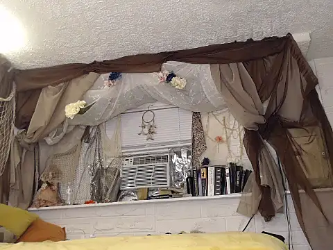 MaxiMillz online show from 10-20-25, 04:35