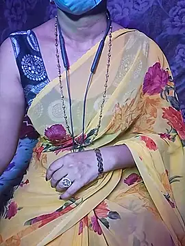 Snapshot of XBHUUME chatting on 10-10-25, 04:39 XBHUUME online show from 10-10-25, 04:39