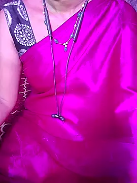 Snapshot of XBHUUME chatting on 10-31-25, 04:19 XBHUUME online show from 10-31-25, 04:19