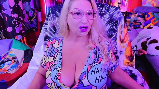 mature lisa naughty online show from 09-27-25, 02:44