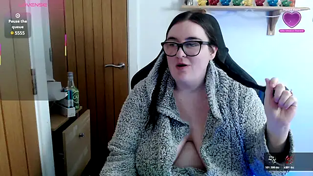 Snapshot of Rebecca_Summer chatting on 04-23-26, 06:25 Rebecca Summer online show from 04-23-26, 06:25