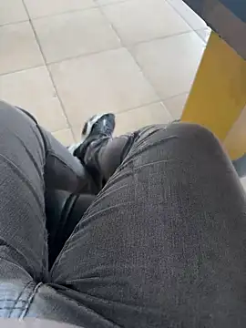 S2kicibey06 online show from 01-15-25, 11:10