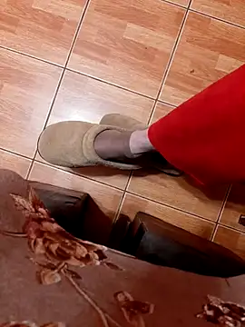 feet toes online show from 11-19-25, 05:51