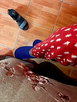 feet toes online show from 12-15-25, 06:17