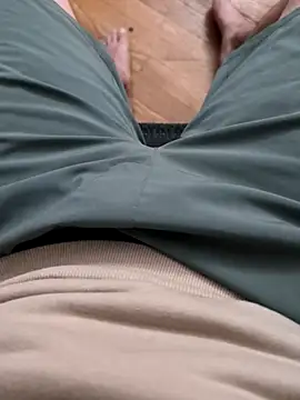 Snapshot of MrandMrsHaze chatting on 12-02-25, 04:18 MrandMrsHaze online show from 12-02-25, 04:18