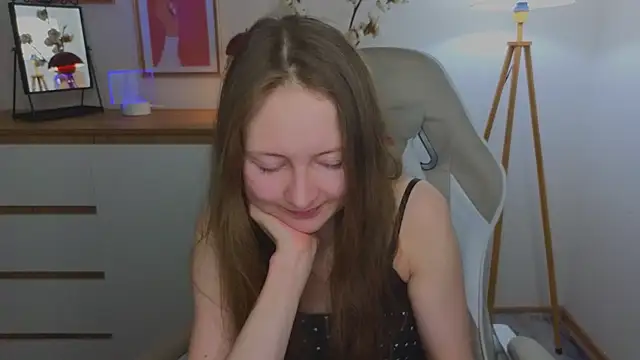Snapshot of freya_nilsson chatting on 12-17-24, 06:42 freya nilsson online show from 12-17-24, 06:42