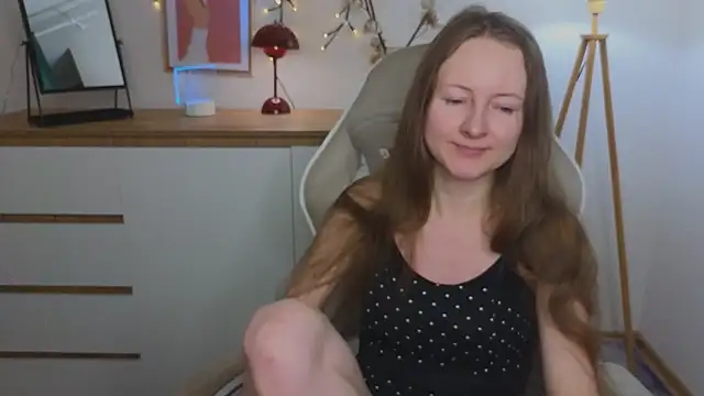 Snapshot of freya_nilsson chatting on 12-18-24, 04:06 freya nilsson online show from 12-18-24, 04:06