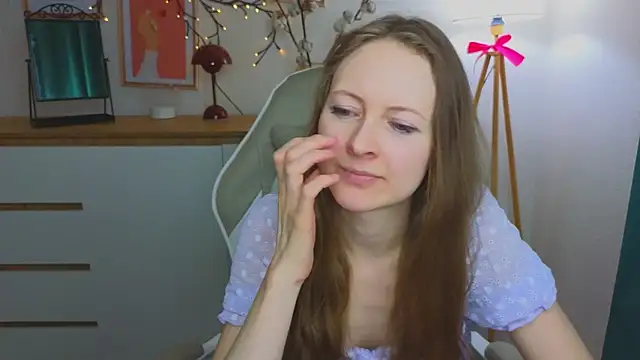 Snapshot of freya_nilsson chatting on 02-04-25, 12:44 freya nilsson online show from 02-04-25, 12:44