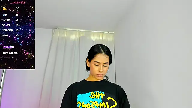 Snapshot of VioletaSotter chatting on 06-12-26, 12:37 VioletaSotter online show from 06-12-26, 12:37