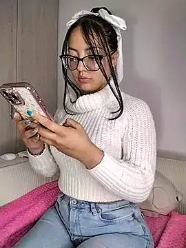 Snapshot of amycute_ chatting on 07-05-26, 11:34 amycute online show from 07-05-26, 11:34