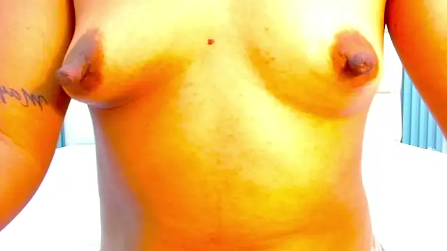 Snapshot of Amy_Ronan chatting on 12-18-24, 06:14 Amy Ronan online show from 12-18-24, 06:14