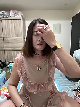 Snapshot of Tw_Angellovers chatting on 02-17-25, 04:26 Tw Angellovers online show from 02-17-25, 04:26