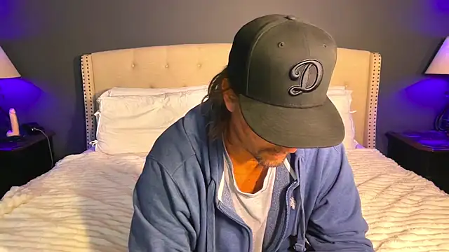 Snapshot of RyanRitchie chatting on 12-18-24, 02:53 RyanRitchie online show from 12-18-24, 02:53