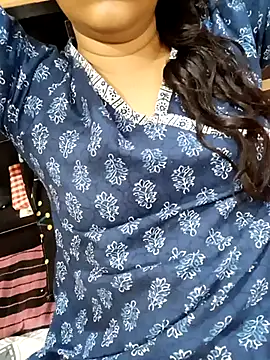 Snapshot of Diya_143 chatting on 03-15-25, 10:24 Diya 143 online show from 03-15-25, 10:24