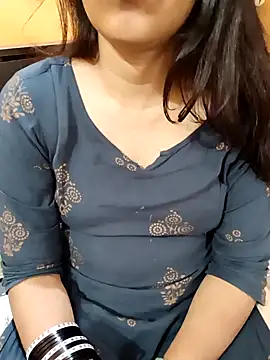 Snapshot of Diya_143 chatting on 03-17-25, 12:04 Diya 143 online show from 03-17-25, 12:04